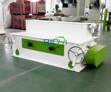 feed pellet crumbler