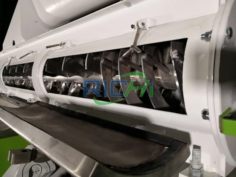 Paddle blade of conditioner