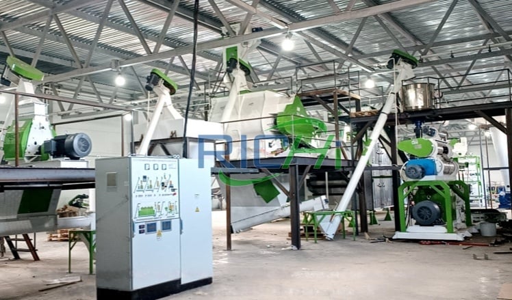 Línea de procesamiento de alimento para peces de 1.5 a 2.0 T/H a la venta en Rusia.