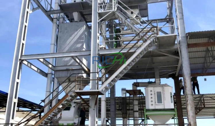 Línea de producción de alimento para peces de hundimiento de 5 T/H en Uzbekistán