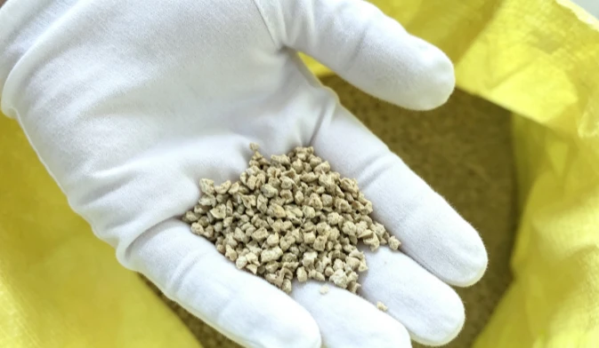 crumble pellet feed